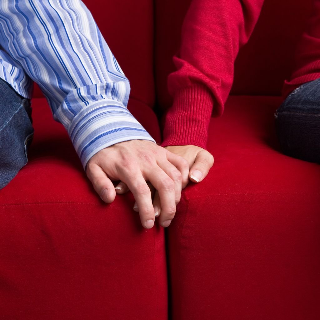 Clitoral vibrators, specifically designed for long-distance play, offer an exciting and innovative way to maintain intimacy and connection in long-distance relationships. They create shared experiences despite physical separation, keeping the emotional and sexual bond strong. Here’s how clitoral vibrators can transform your long-distance relationship: